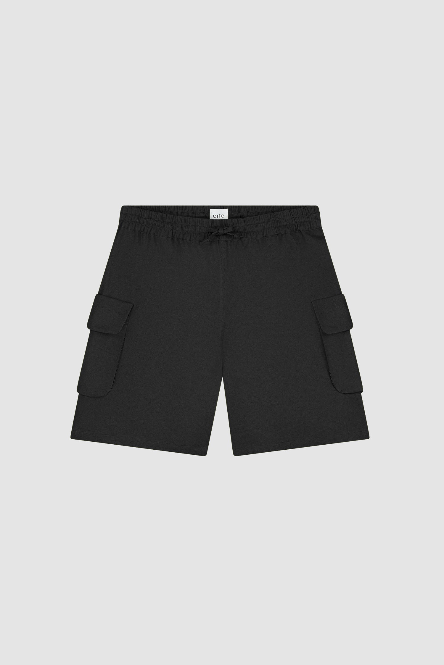 Short cargo en lin noir, vue de face