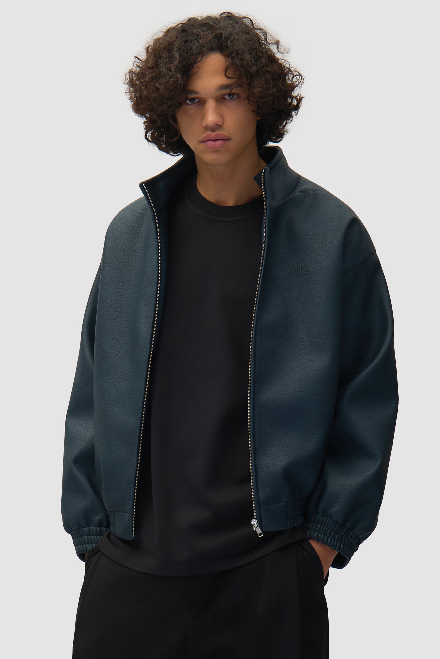 Veste en simili cuir Arte pour adidas - Bleu marine