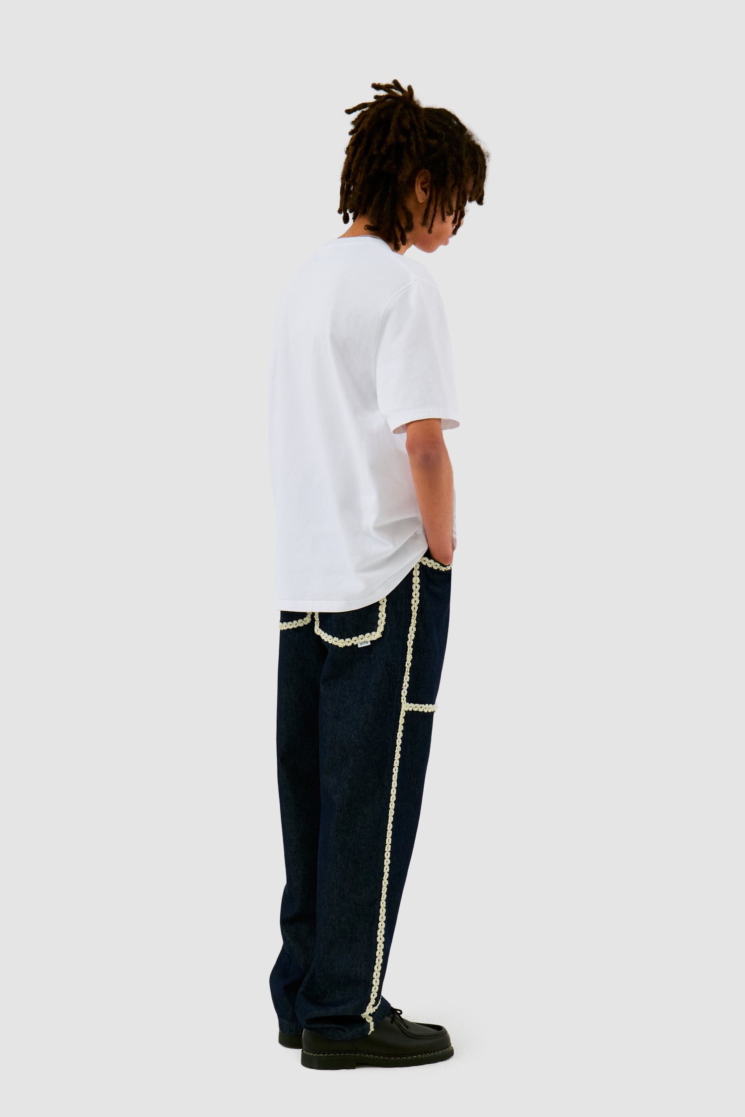 Flower Trim Denim Pants - Dark Wash