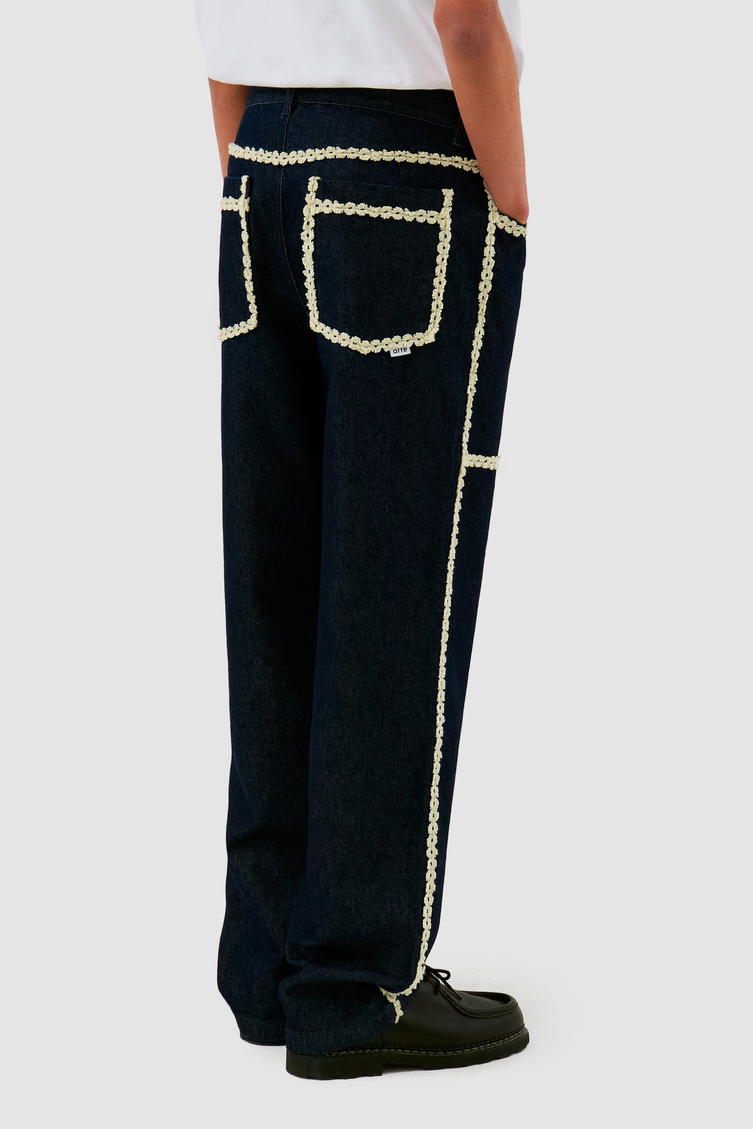 Flower Trim Denim Pants - Dark Wash