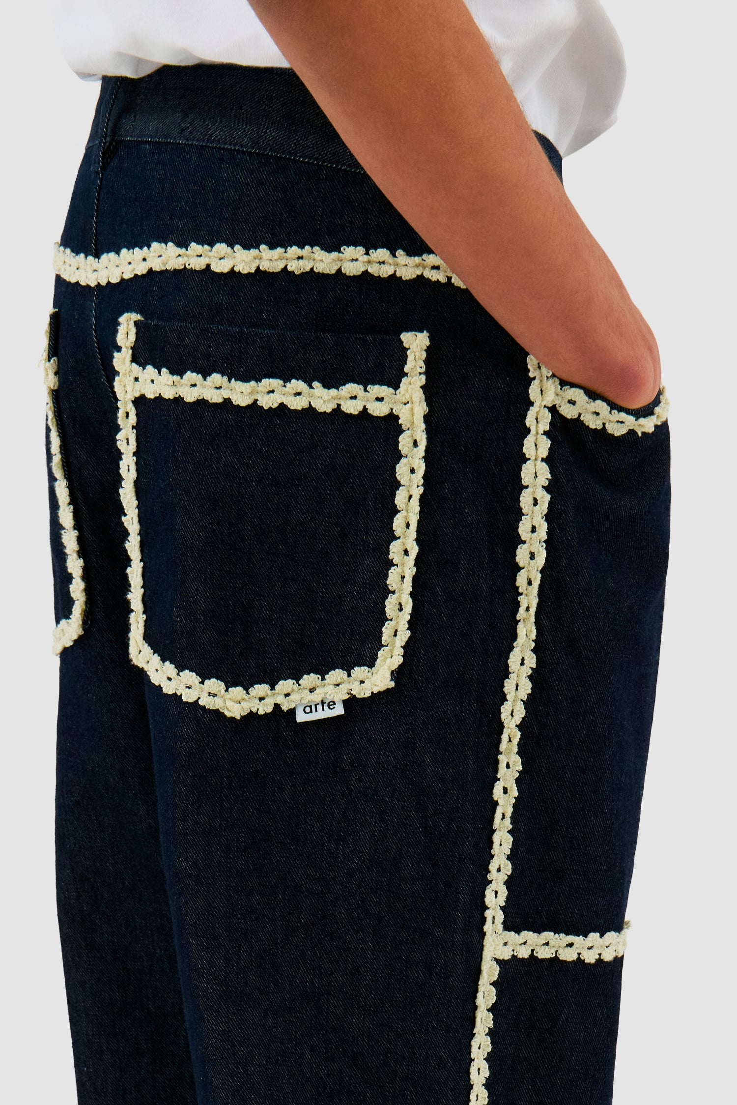 Flower Trim Denim Pants - Dark Wash
