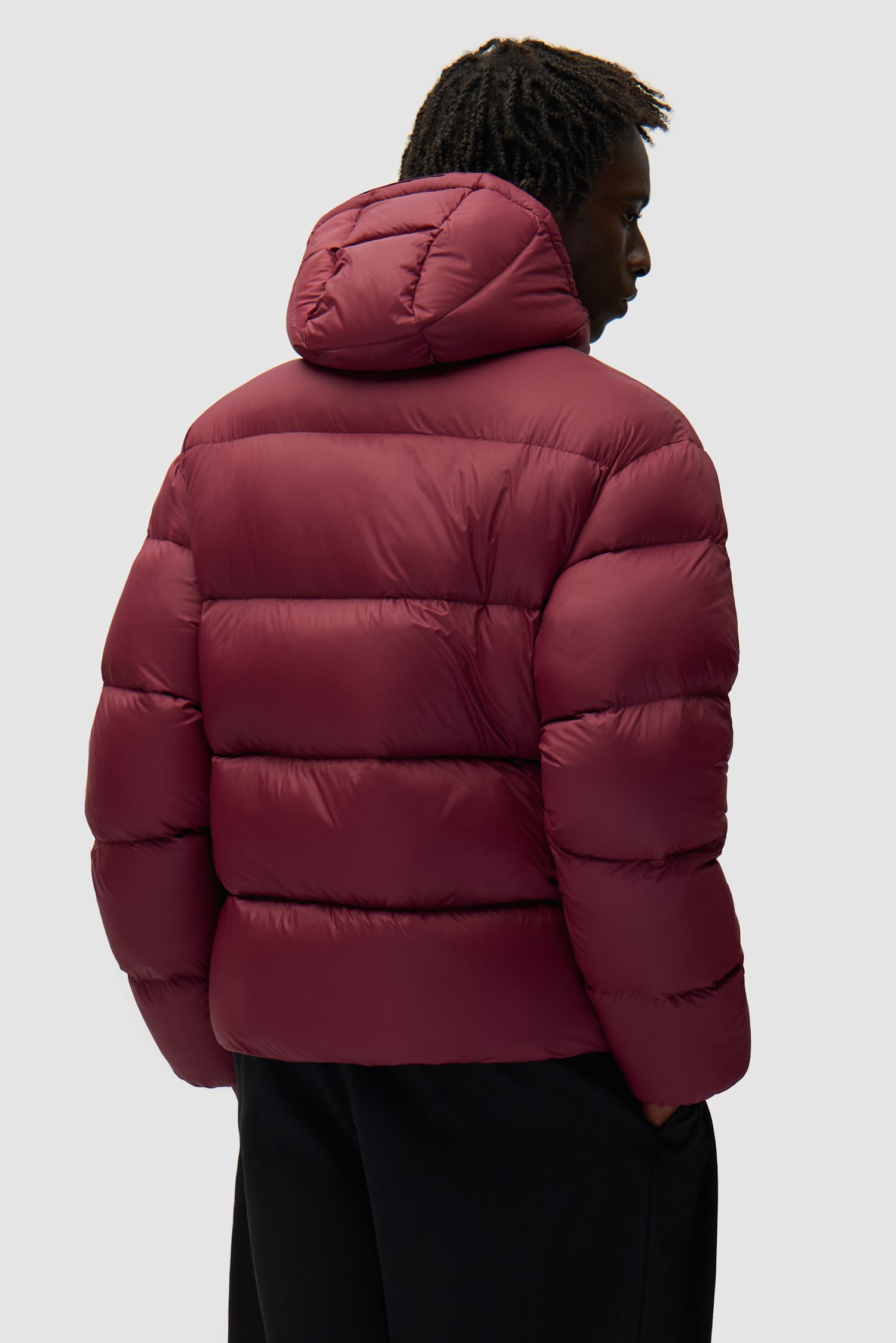 Arte Puffer Jacket in Bordeaux worn by a model, half-body back view