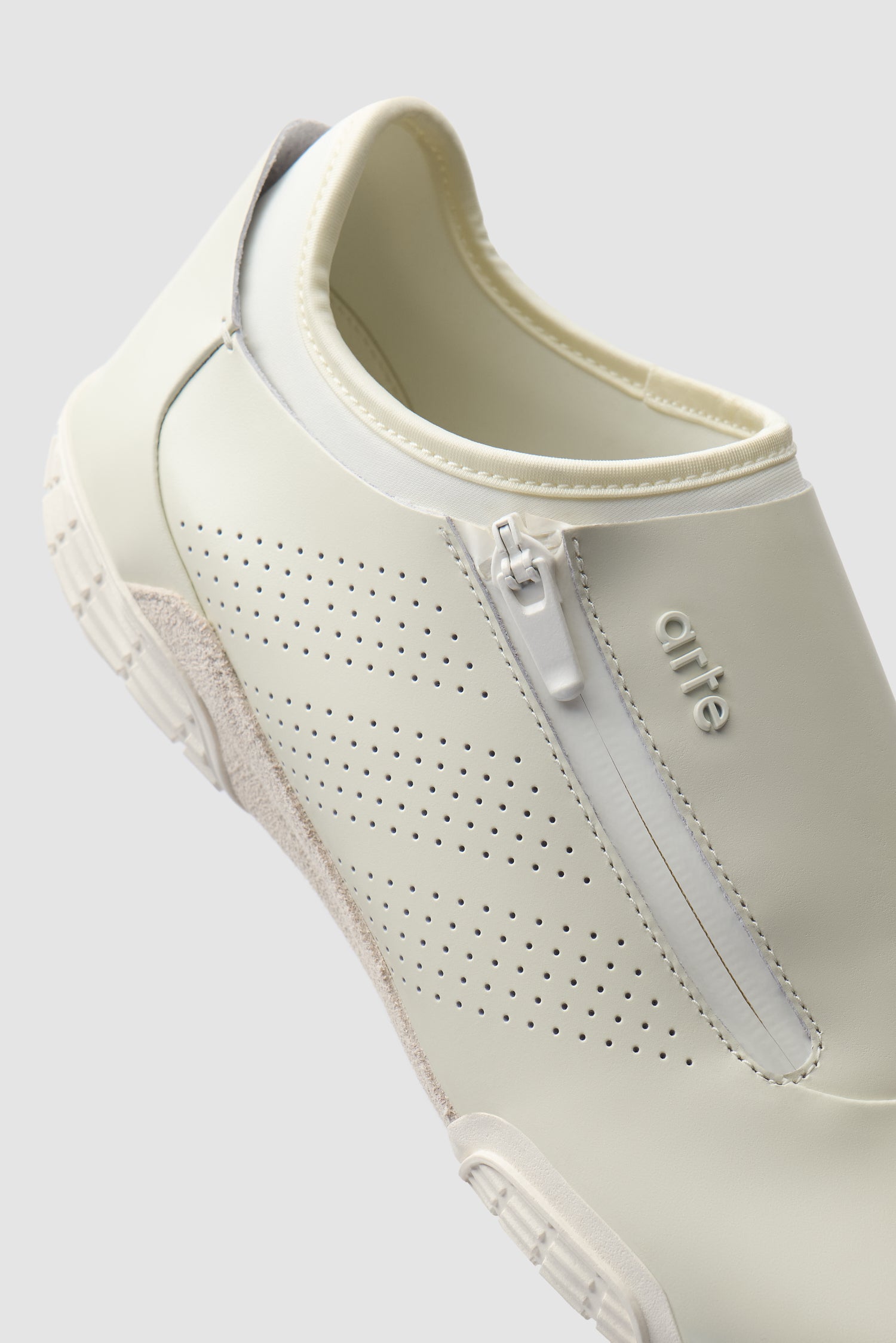Arte pour adidas Trivela en blanc cassé, vue détaillée