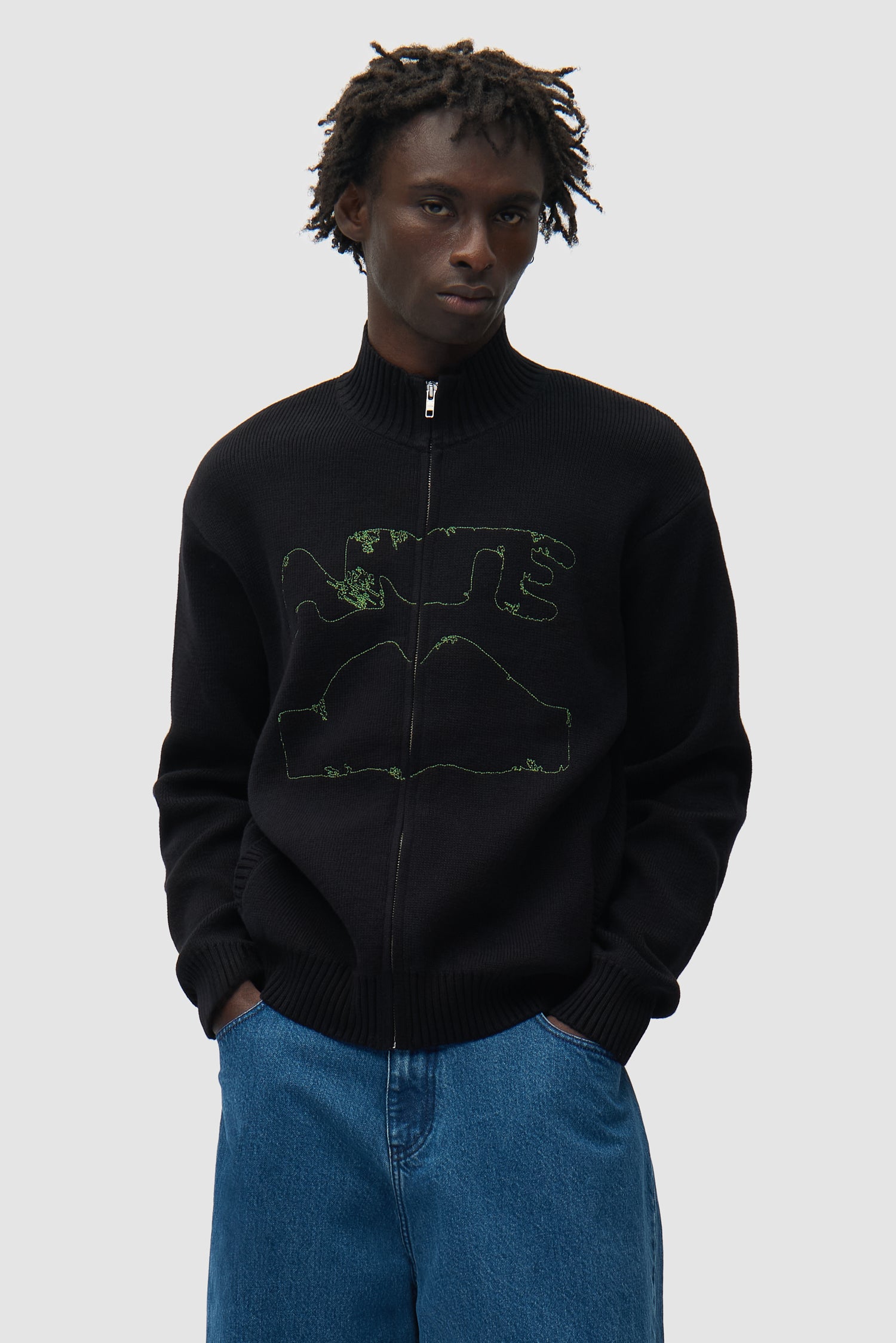 Cardigan Diels Collar noir porté par un mannequin, vue de face en demi-corps