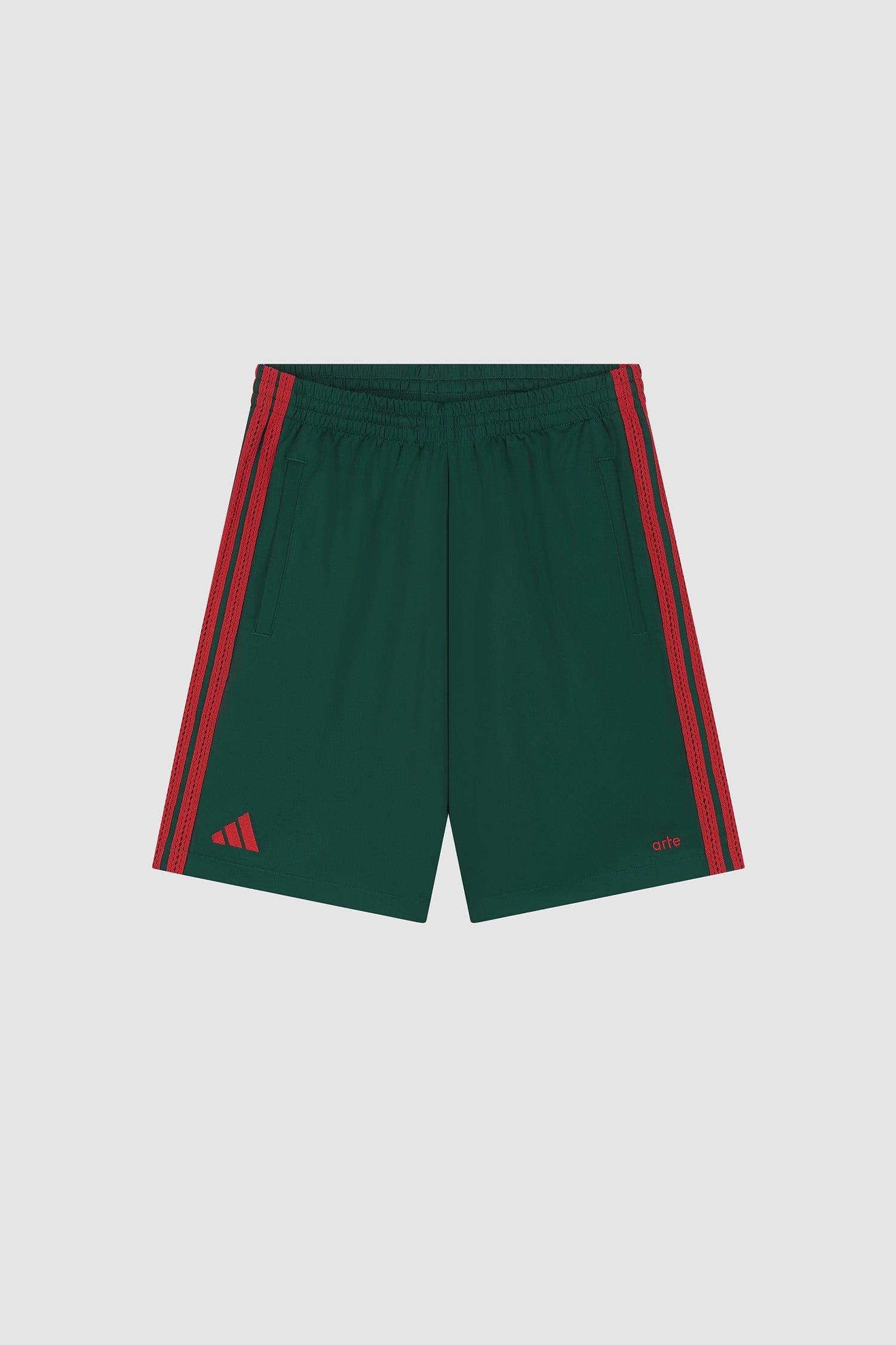 Short Arte pour adidas, couleur vert universitaire, vue de face