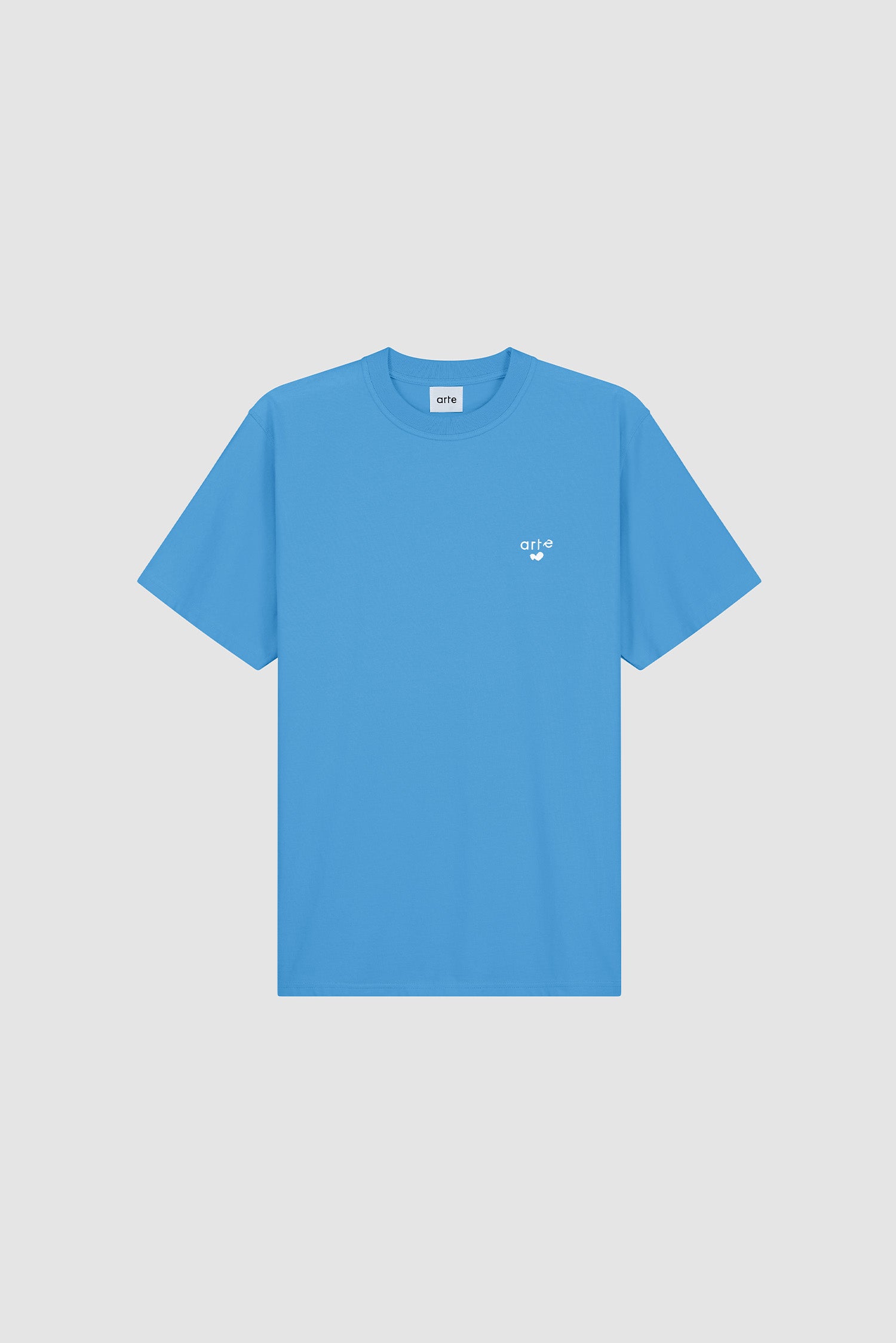 T-shirt bleu avec logo en forme de cœur, vue de face