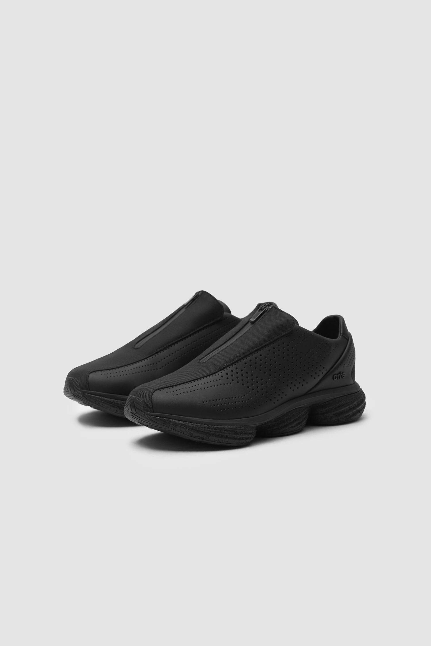 Arte pour adidas LB POD en noir intense, vue de face de la paire