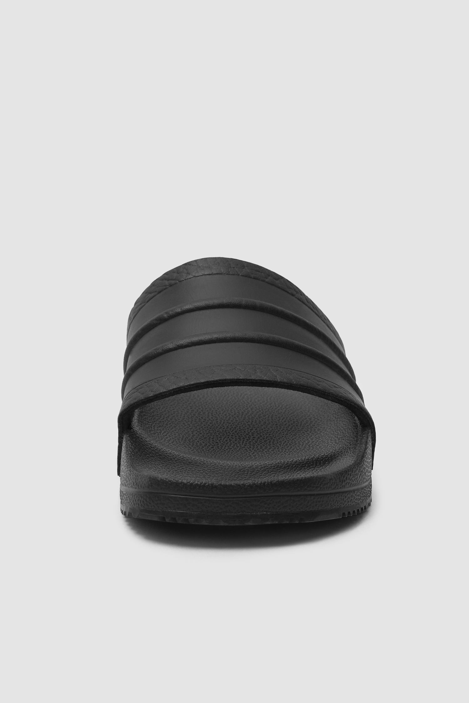 Arte pour adidas Adilette en noir intense, vue de face