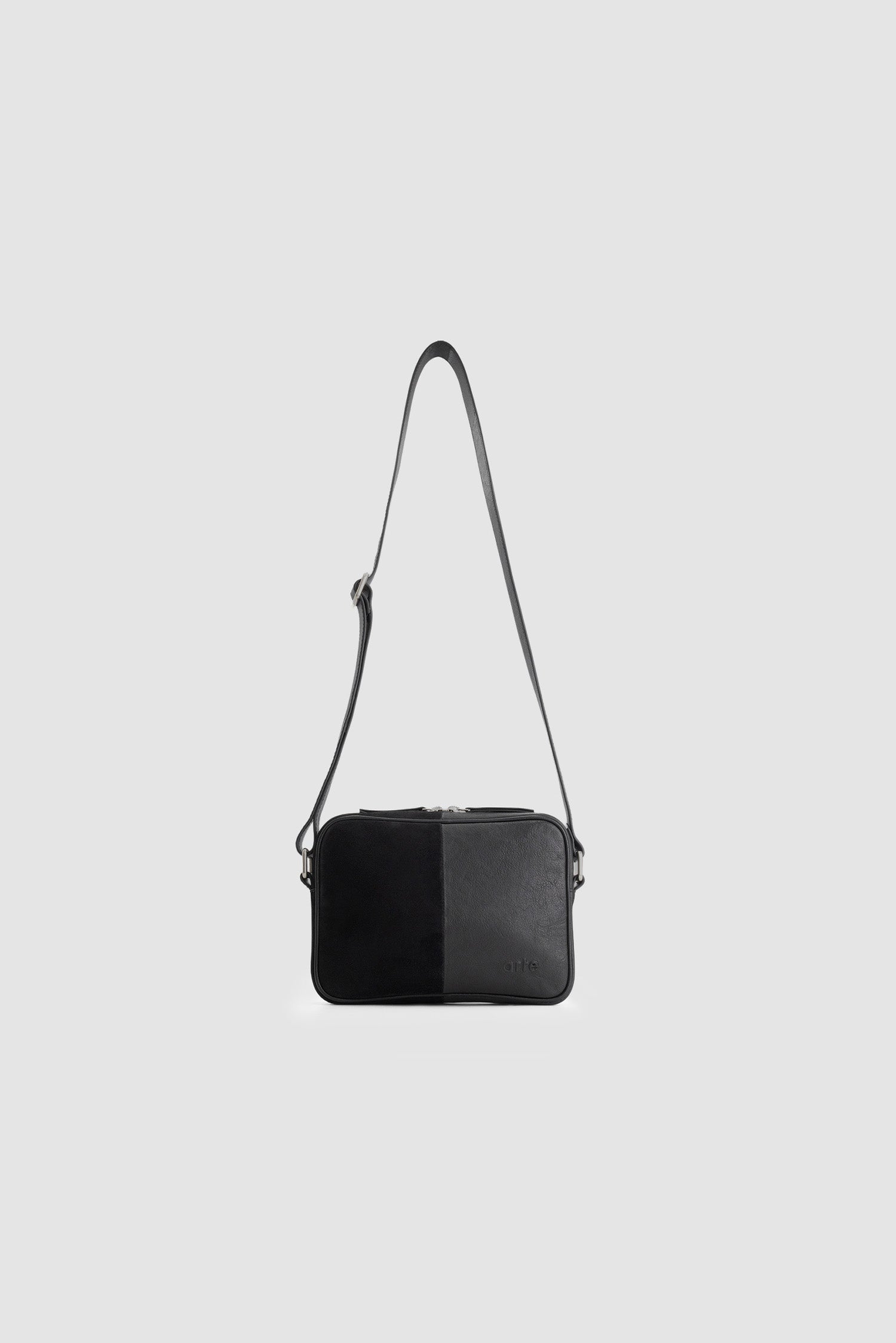 Sac Multi Leather Baka noir, vue de face