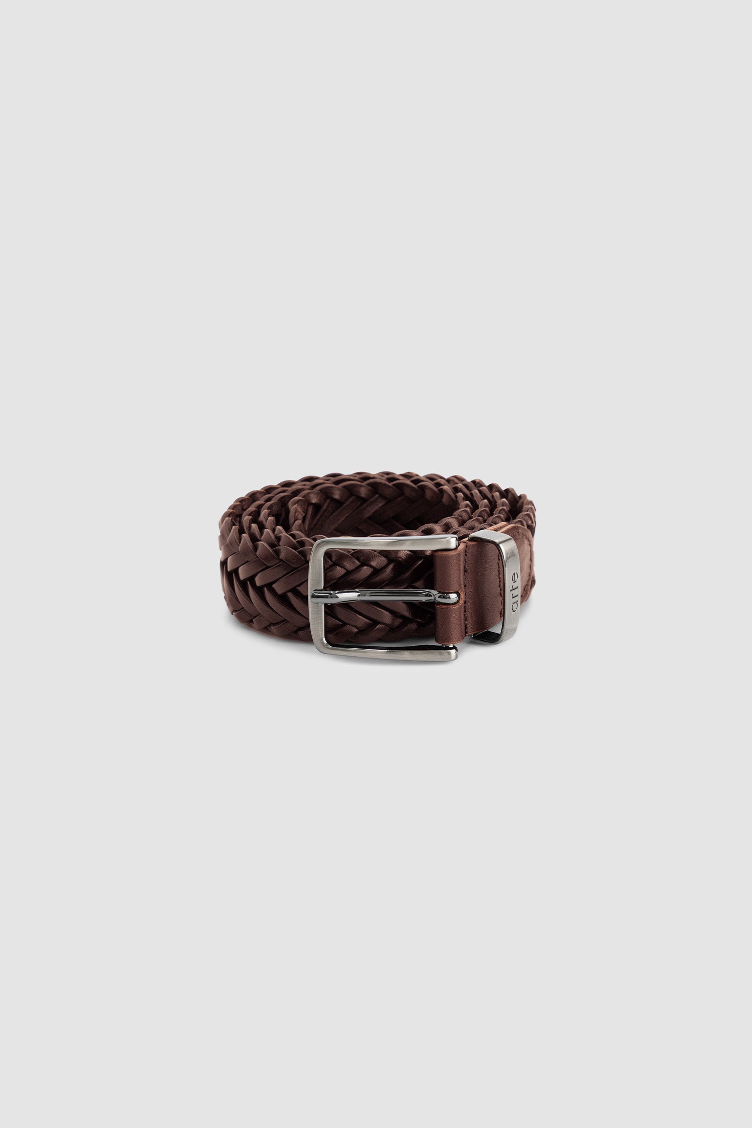 Ceinture en cuir tressé marron, vue de face