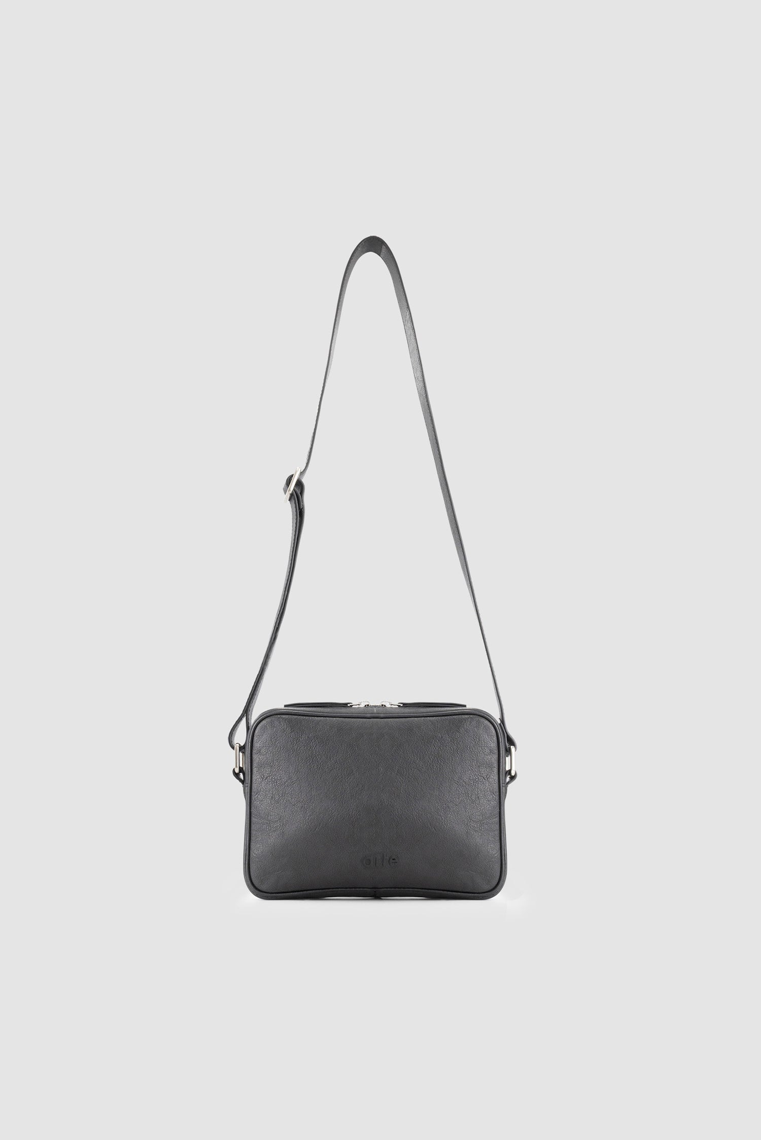 Sac Baka en cuir noir, vue détaillée