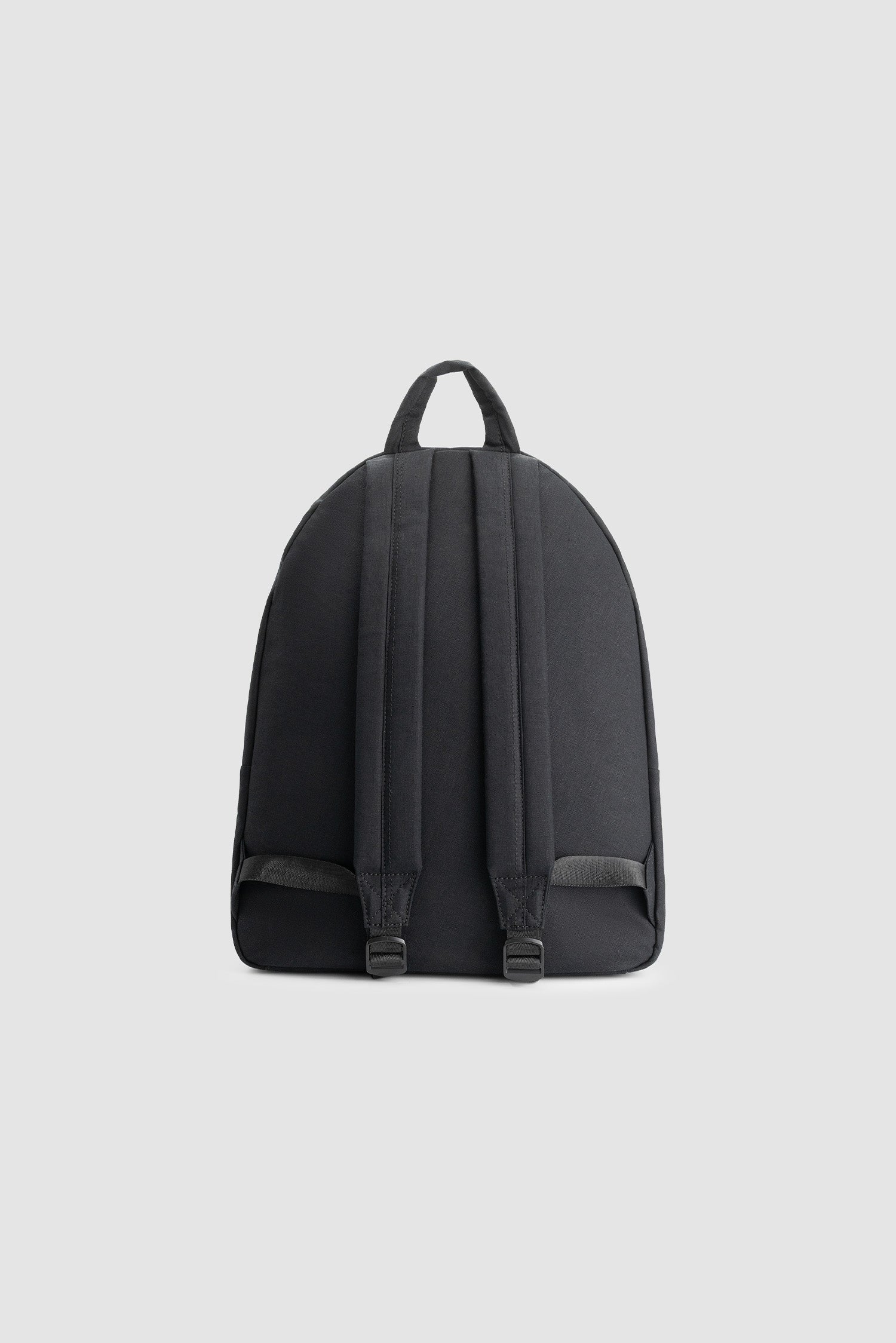 Sac à dos 3D Pocket noir porté par un mannequin, vue de trois quarts