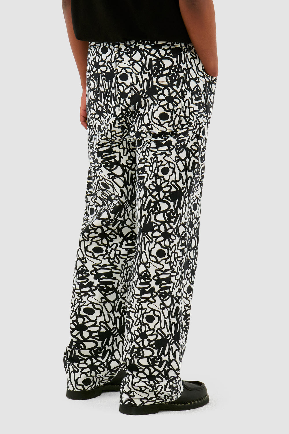 Allover Flowers Pants - Black/White