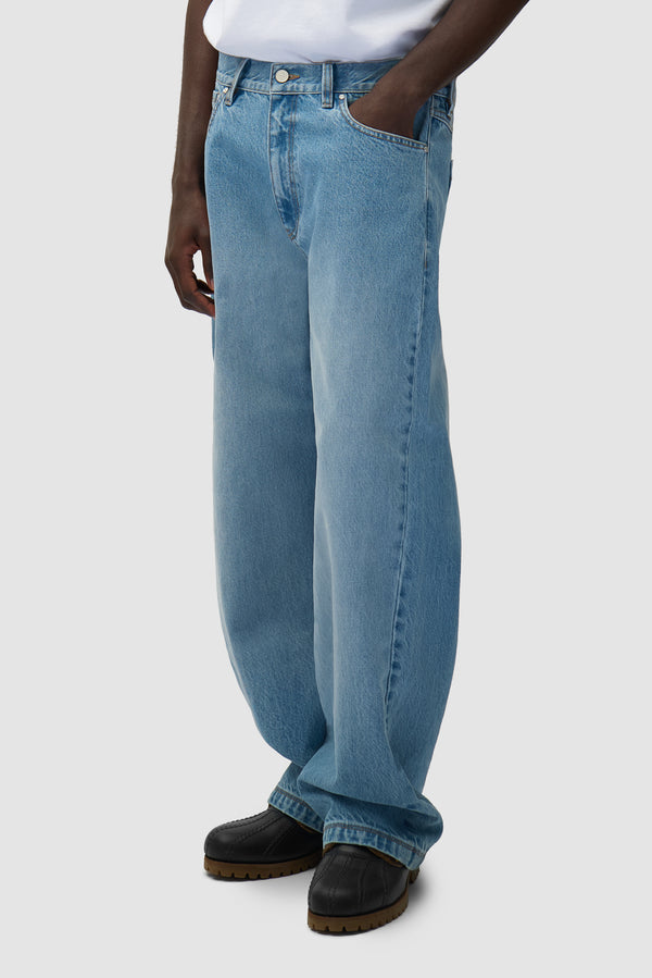 Basic Jeans Pants in Bleach worn by a model, half-body side view