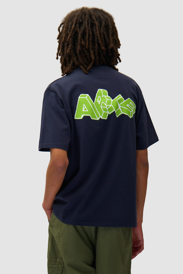 T-shirt imprimé Blocks en marine porté par un mannequin, vue de dos à mi-corps