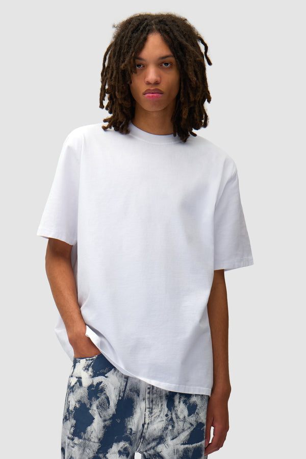 T-shirt imprimé Blocks en blanc porté par un mannequin, vue de face à mi-corps