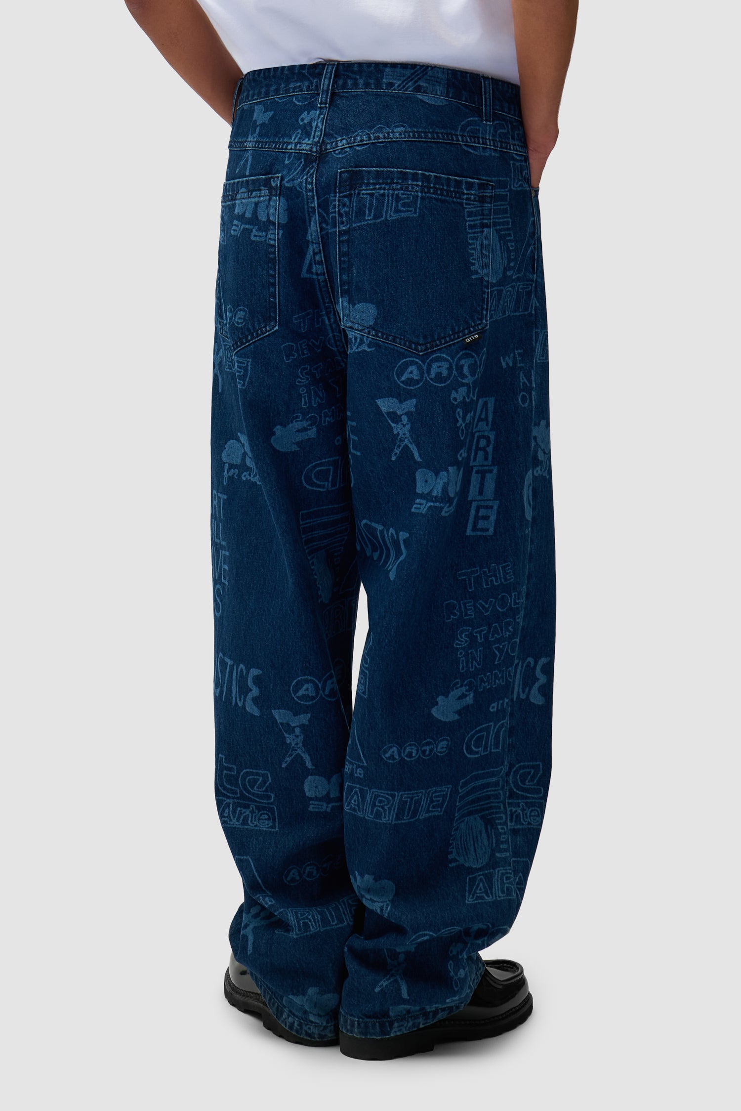 Art Saves Pants - Bleach