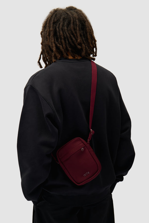 Ribstop Bag in Bordeaux worn by a model, half-body view