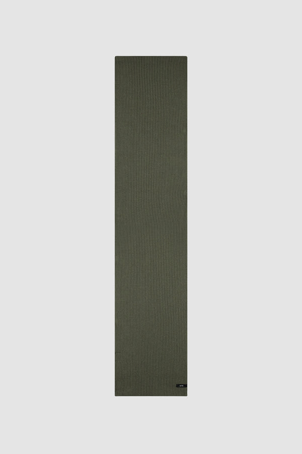Label Scarf in Dark Green, front view