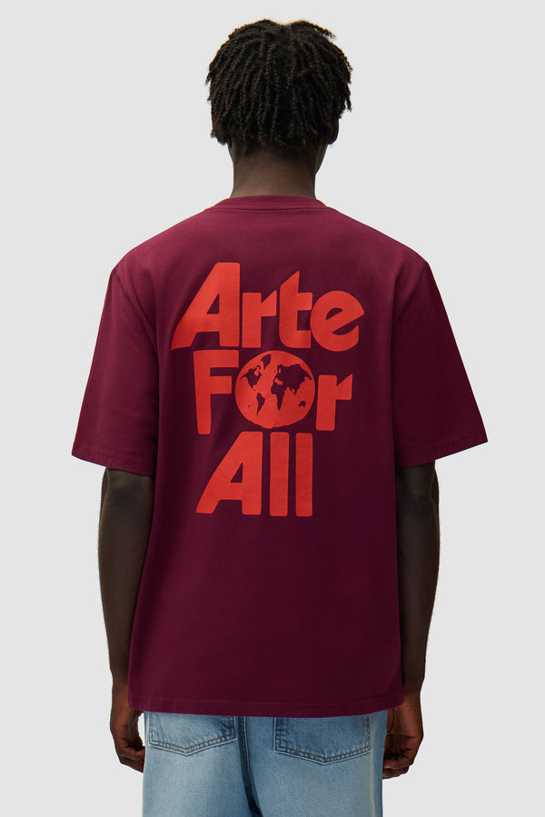 T-shirt Arte For All en bordeaux porté par un mannequin, vue de dos à mi-corps