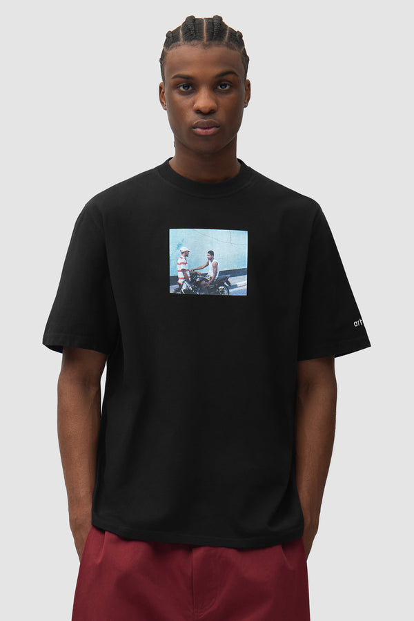 Mohamed Bourouissa T-shirt in Black worn by a model, half-body front view