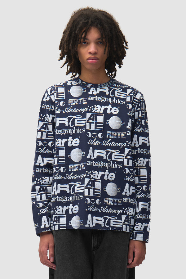 Polygraphic Longsleeve in Navy/White worn by a model, half-body front view