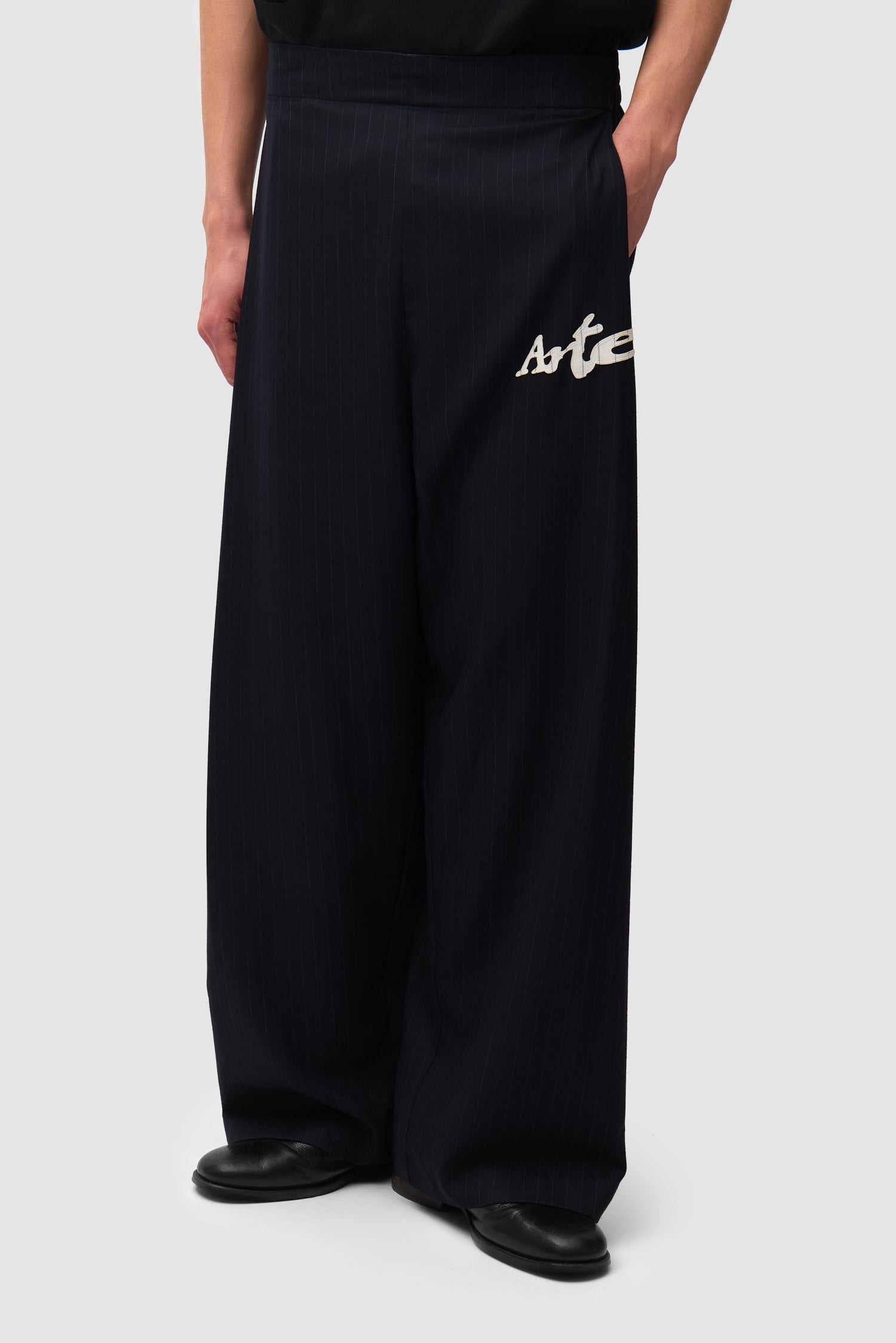 Pantalon de survêtement à fines rayures