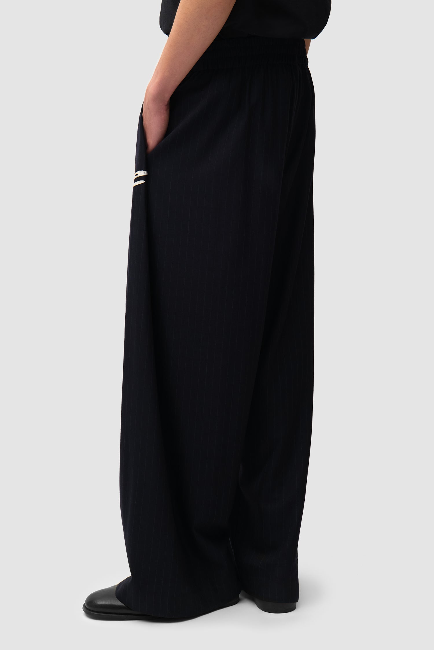 Pantalon de survêtement à fines rayures - Noir