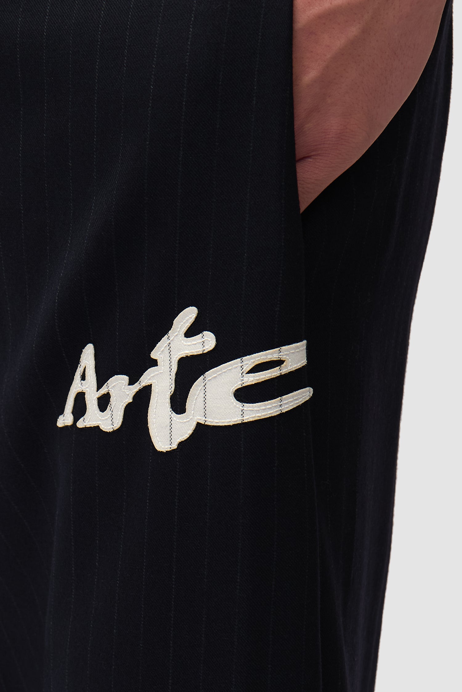 Pantalon de survêtement à fines rayures