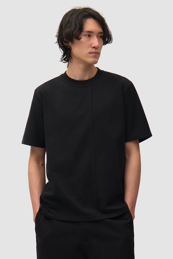 Antwerp/Seoul T-shirt in Black worn by a model, half-body front view