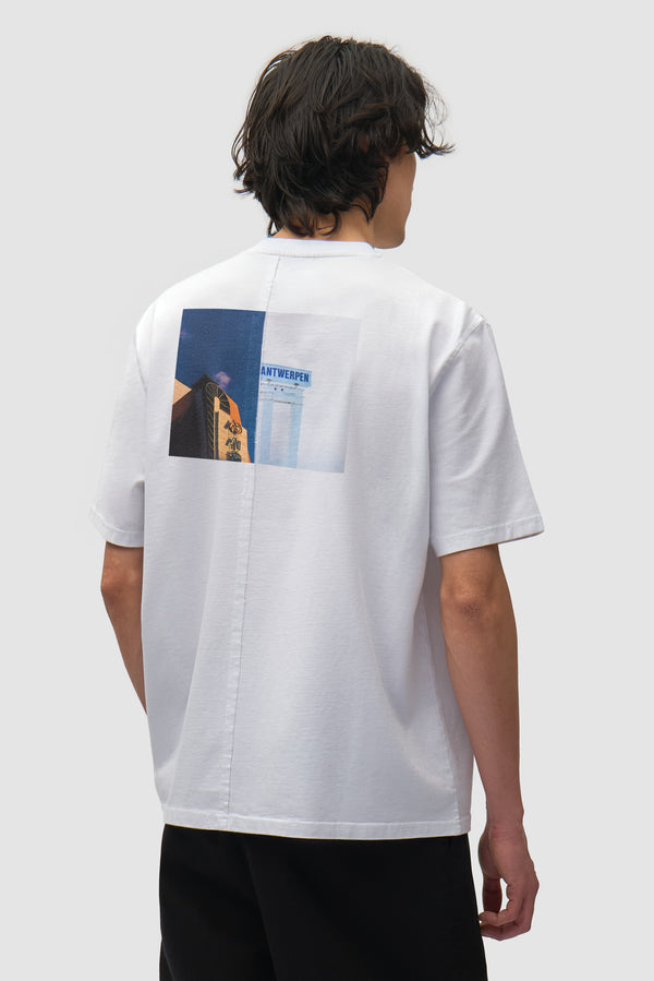 Antwerp/Seoul T-shirt in White worn by a model, half-body back view