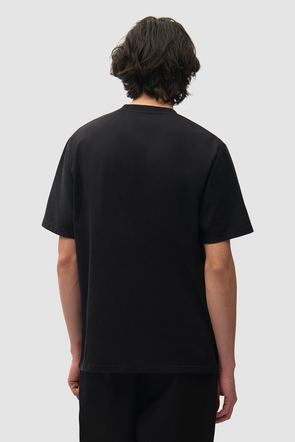 Arte/Seoul T-shirt in Black worn by a model, half-body back view
