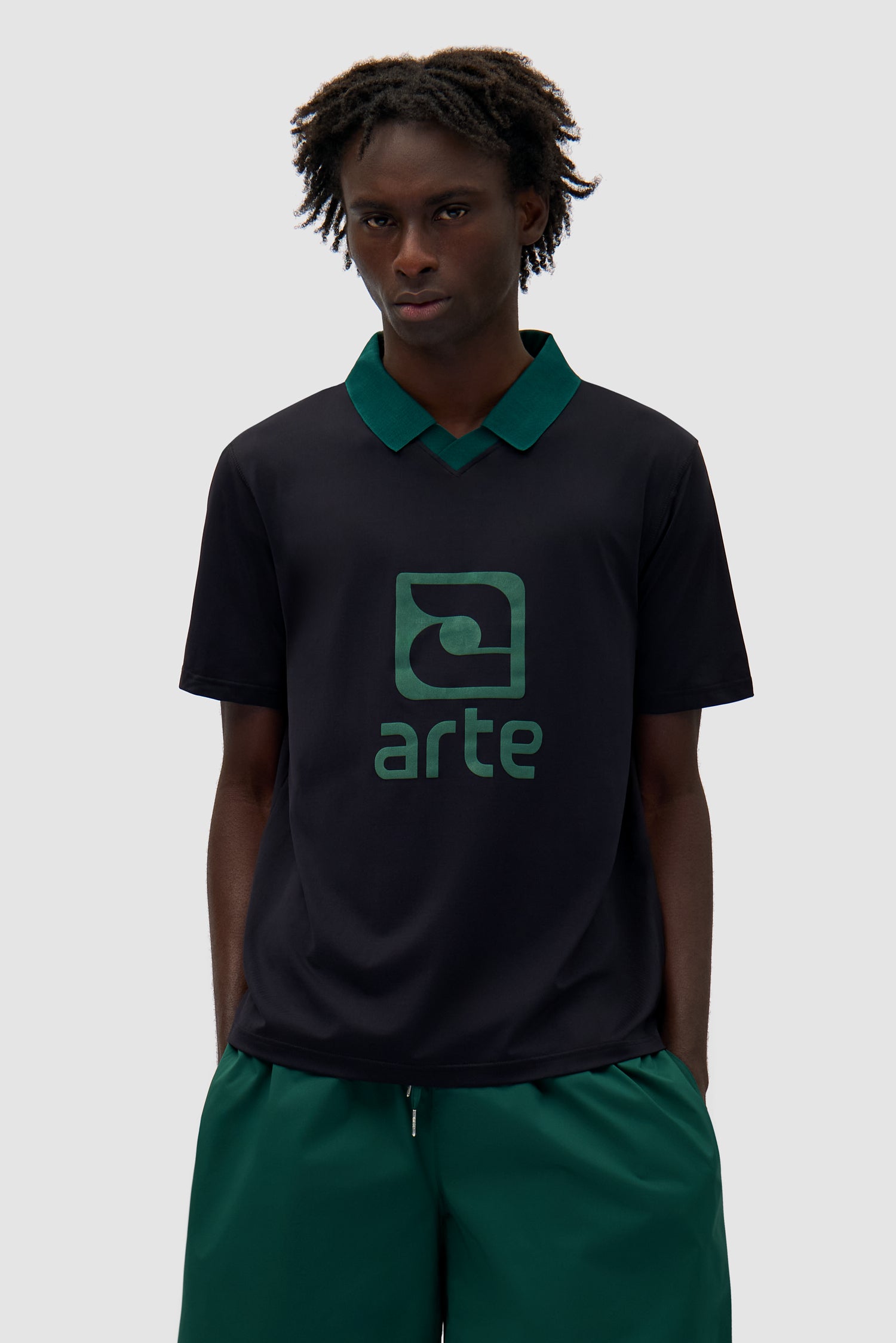 T-shirt avec col à logo - noir/vert