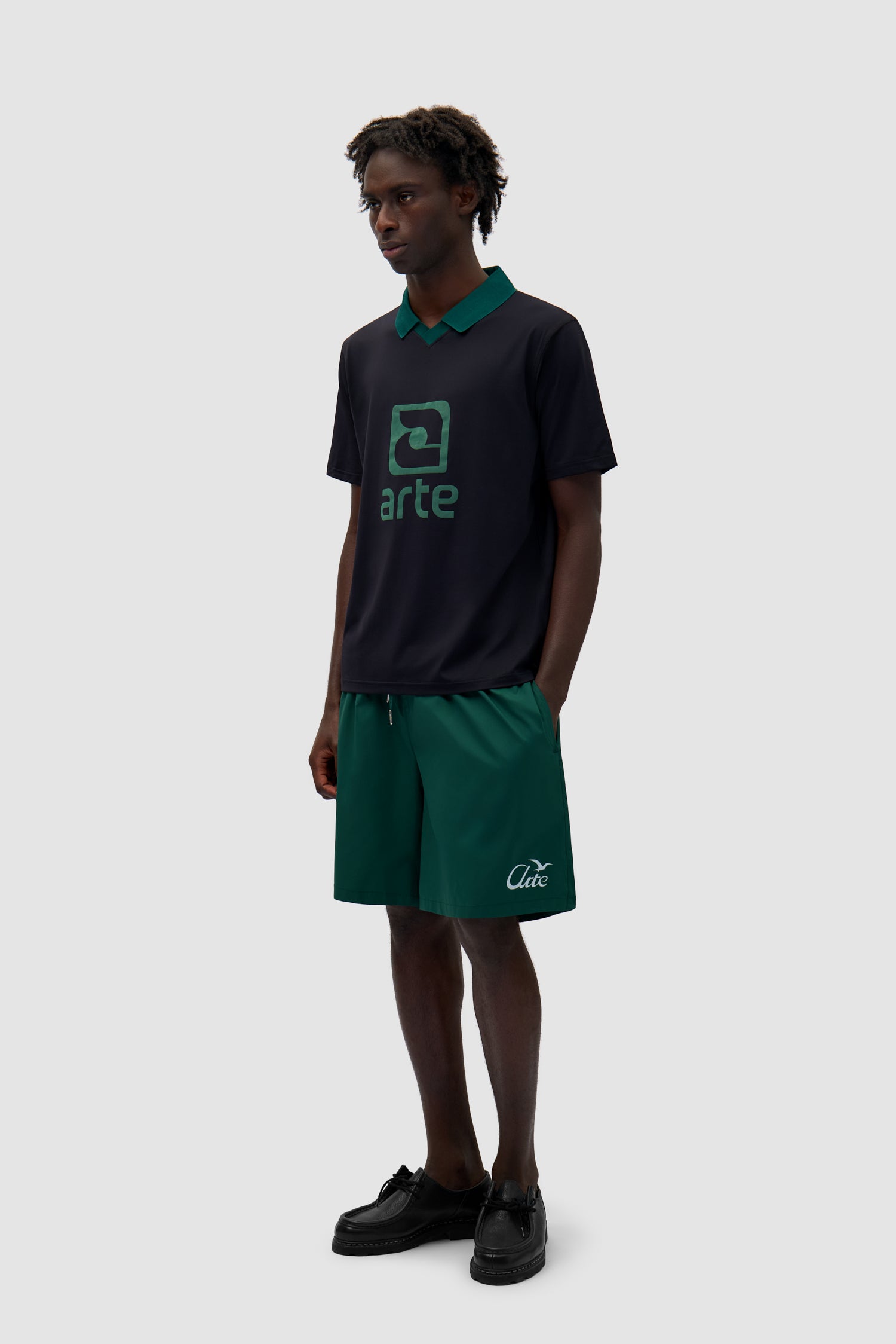 T-shirt avec col à logo - noir/vert