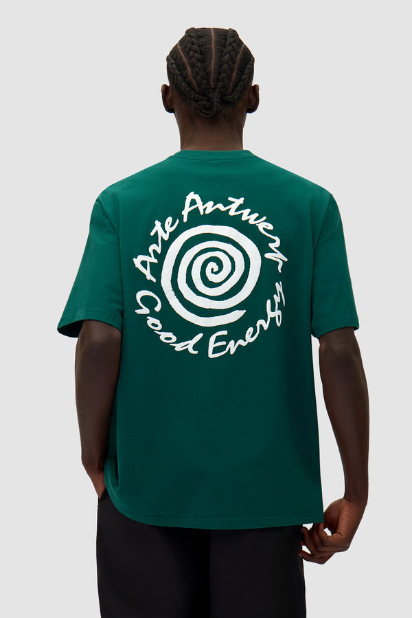 Big Spiral Print T-shirt in Green worn by a model, half-body back view