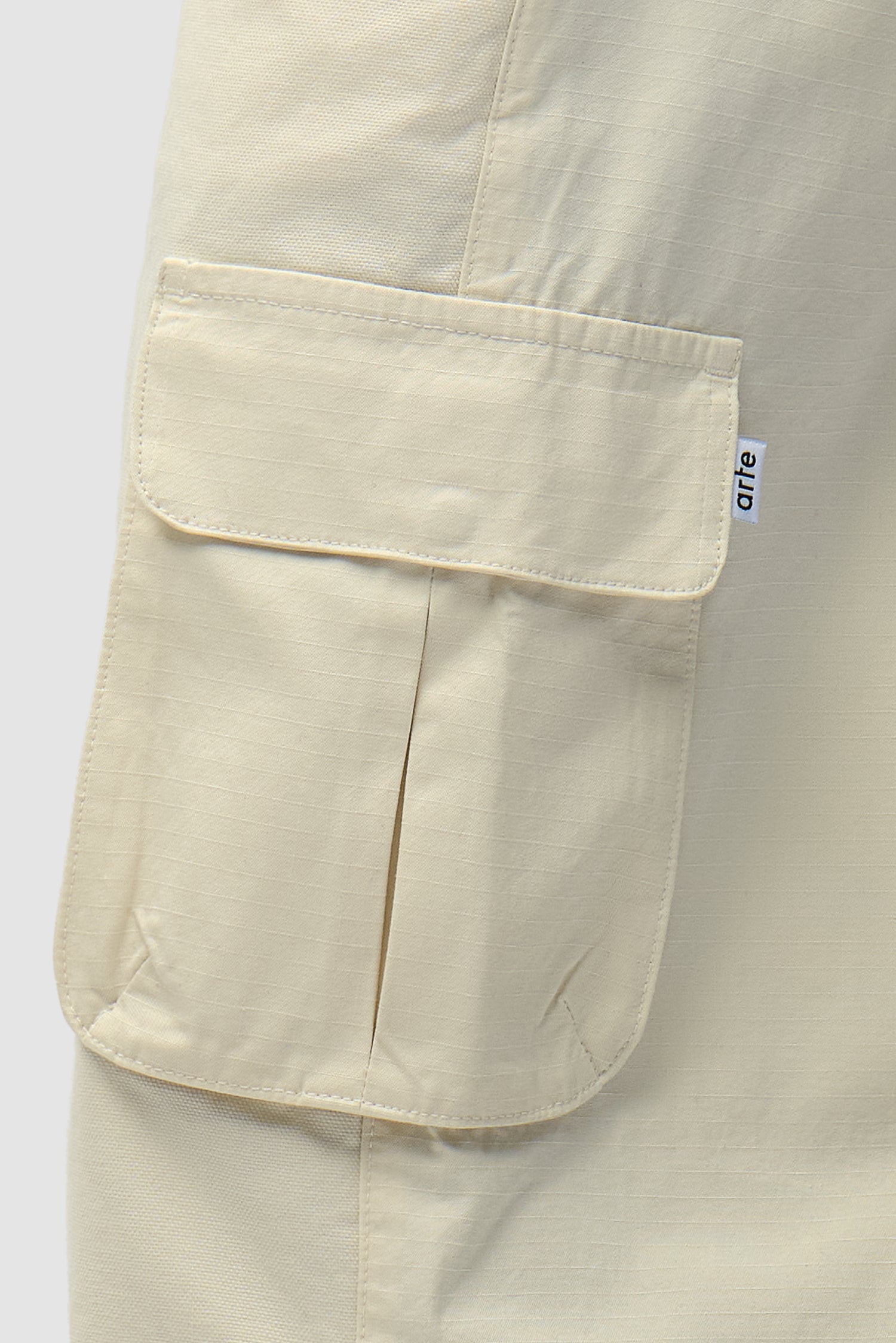 Pantalon cargo en ribstop couleur crème
