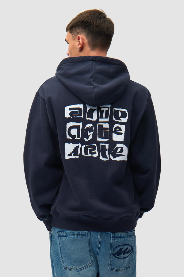 Sweat à capuche Multi Back Logo en bleu marine porté par un mannequin, vue de dos à mi-corps
