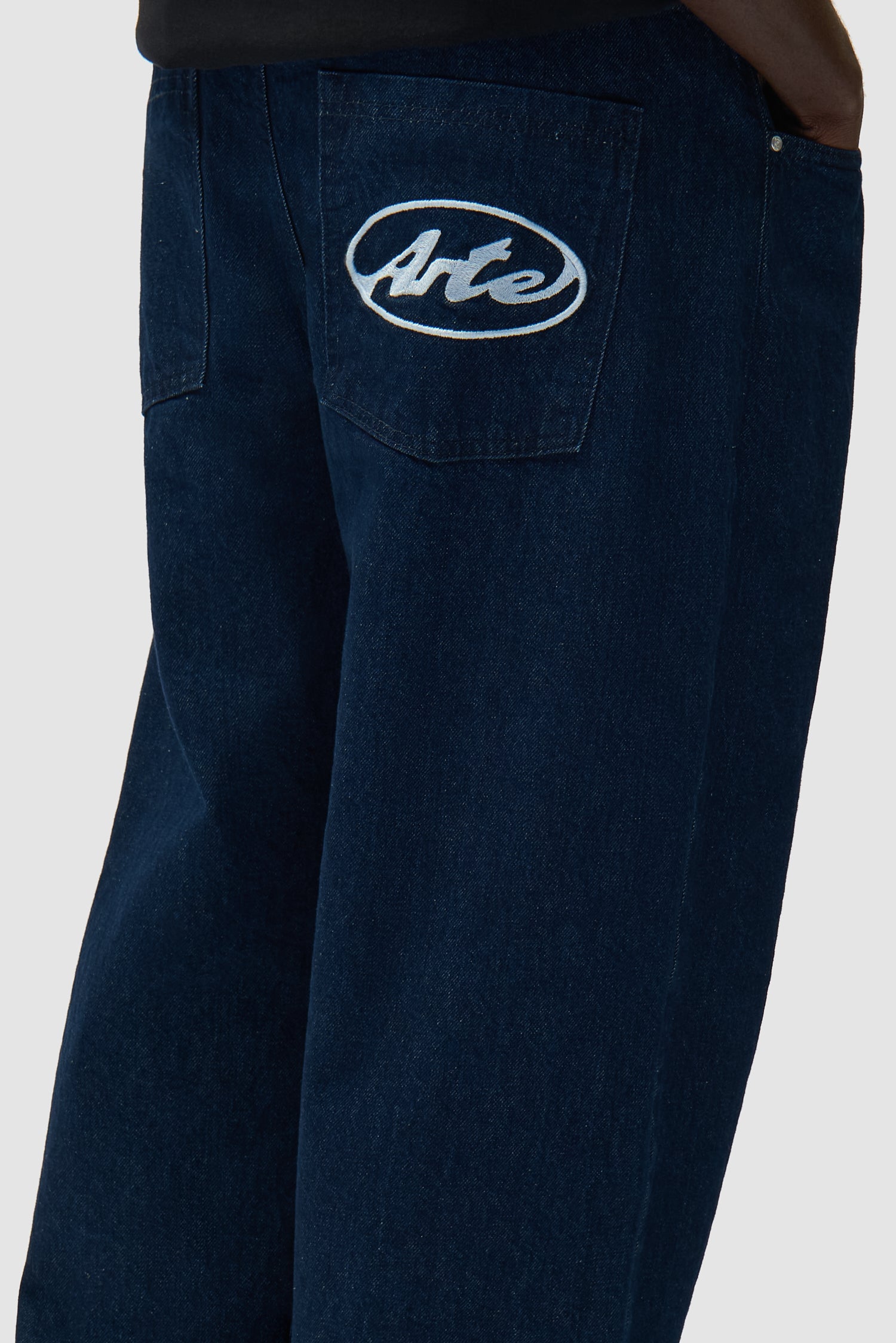 Pantalon à poche avec logo circulaire - Denim brut