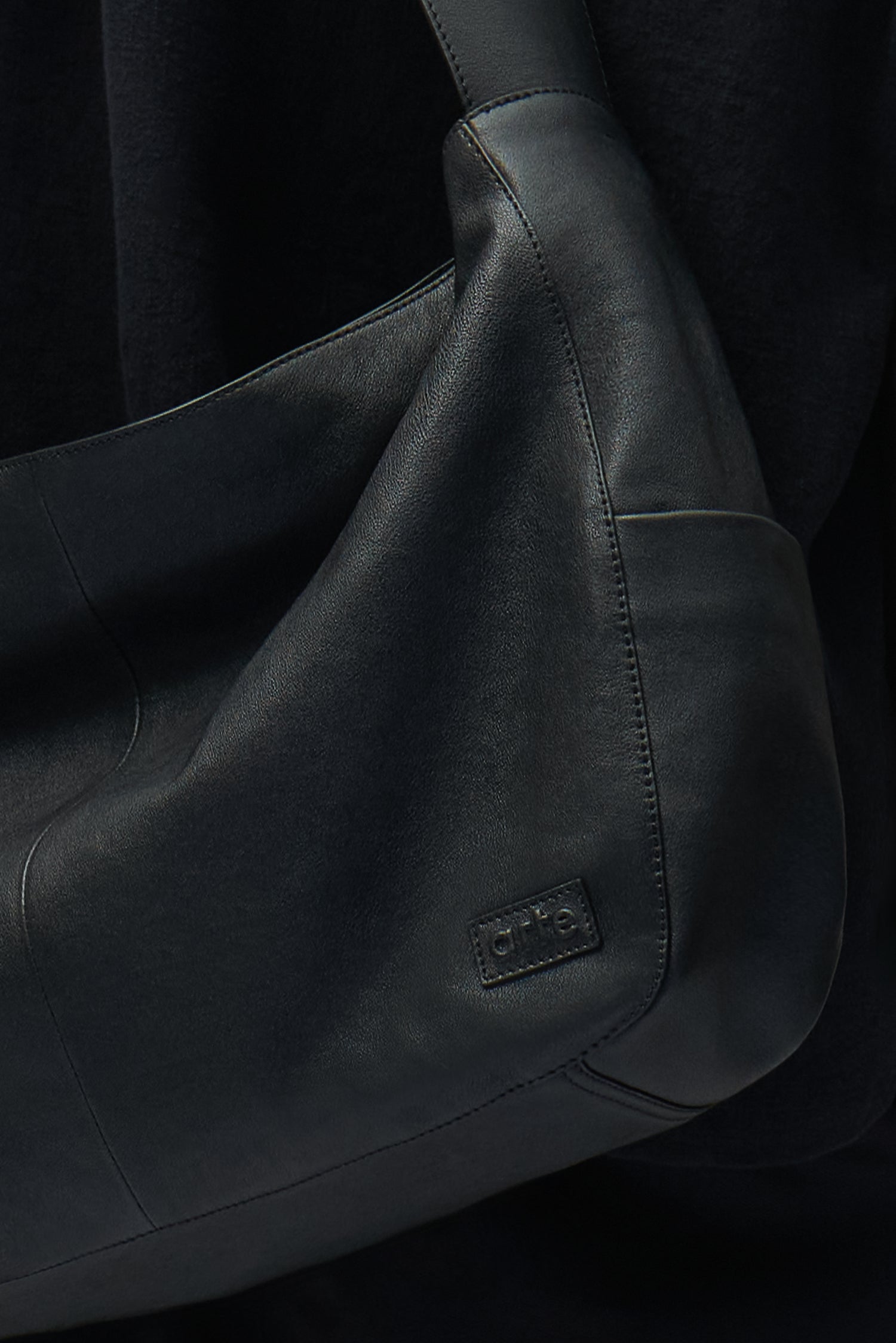 Sac en cuir oversize noir, vue détaillée