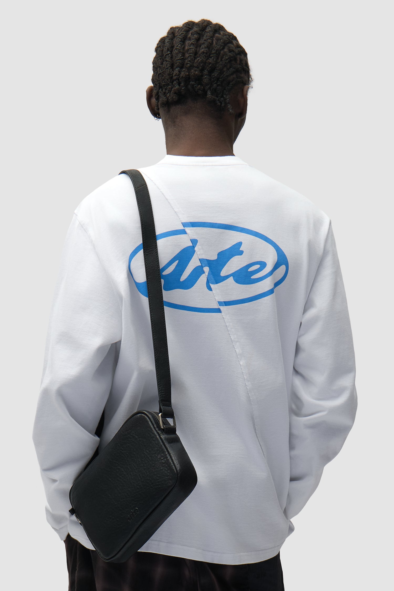 Sac Baka en cuir noir, vue de face