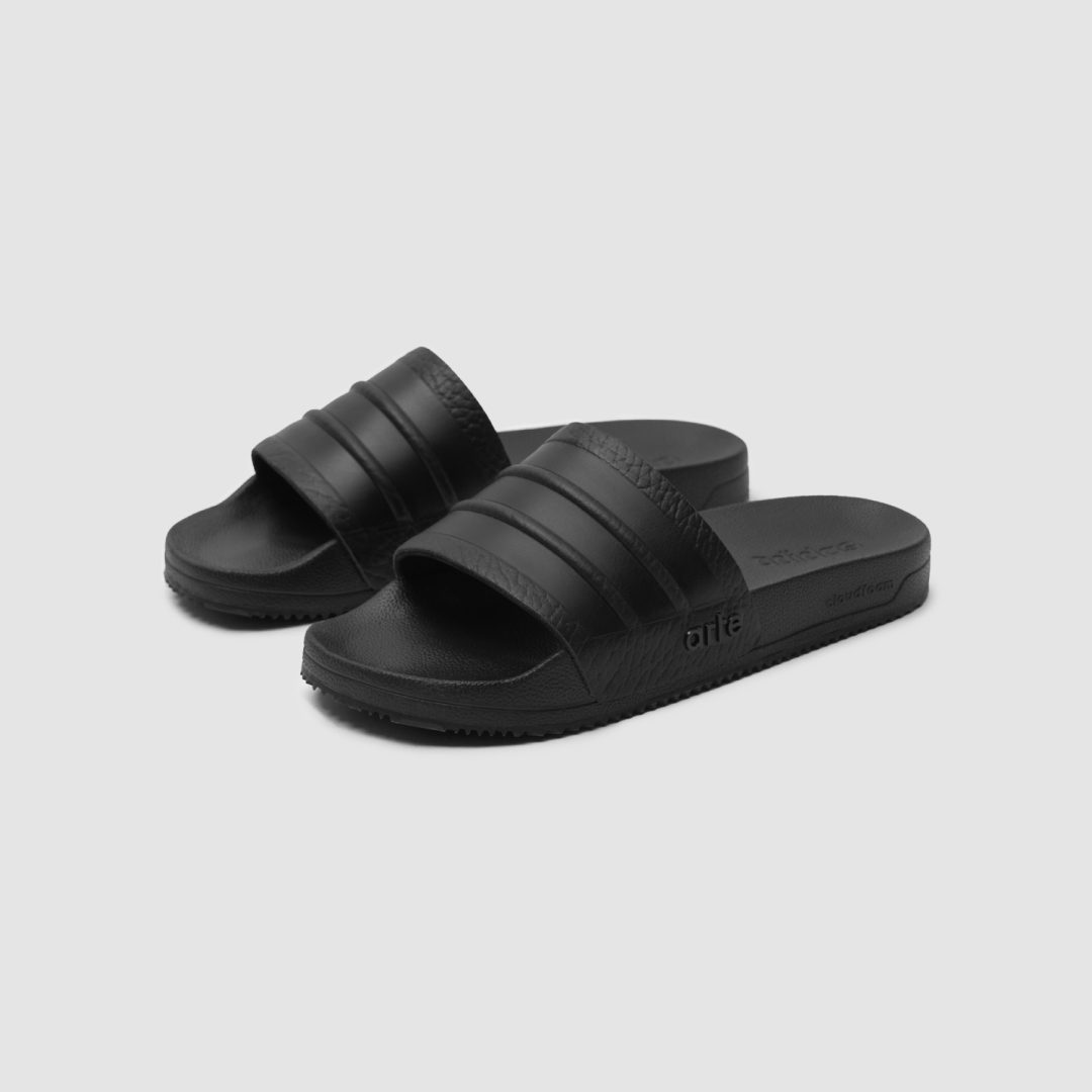 Arte pour adidas Adilette - Noir intense